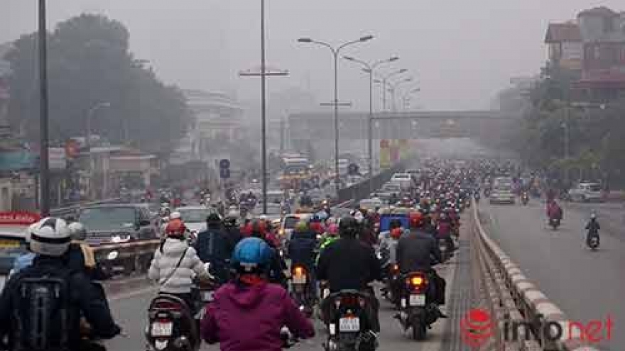 Hanoi area commute made hazardous by fog