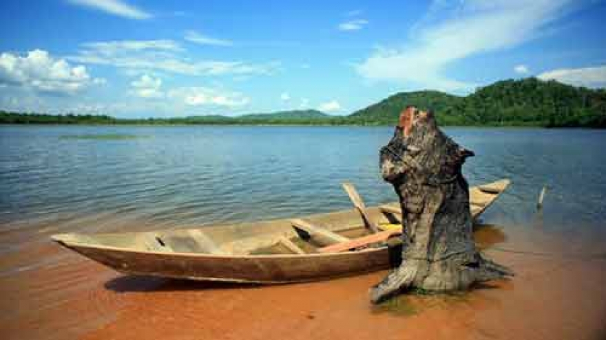 Peaceful beauty of Dak Mil Lake in Central Highlands