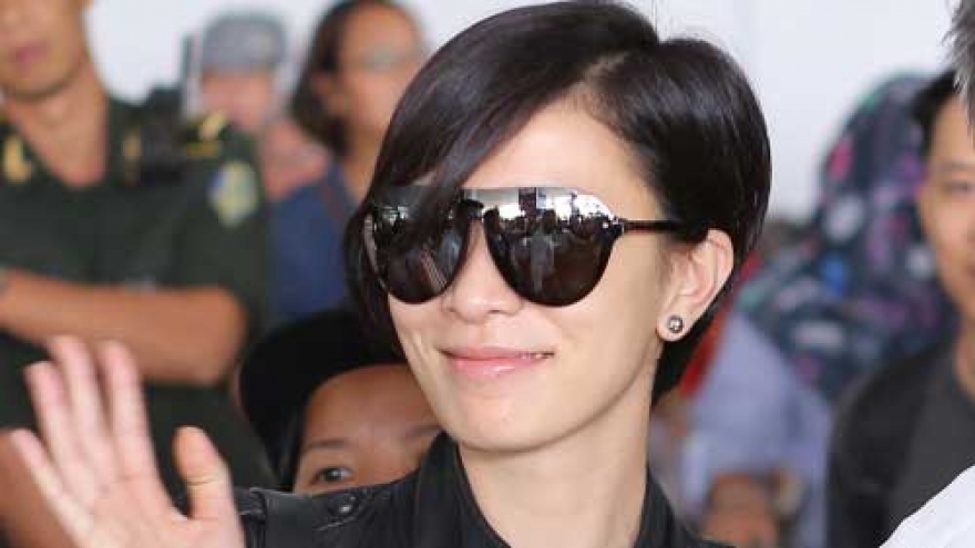 Over thousand fans welcome Charmaine Sheh to HCM City 