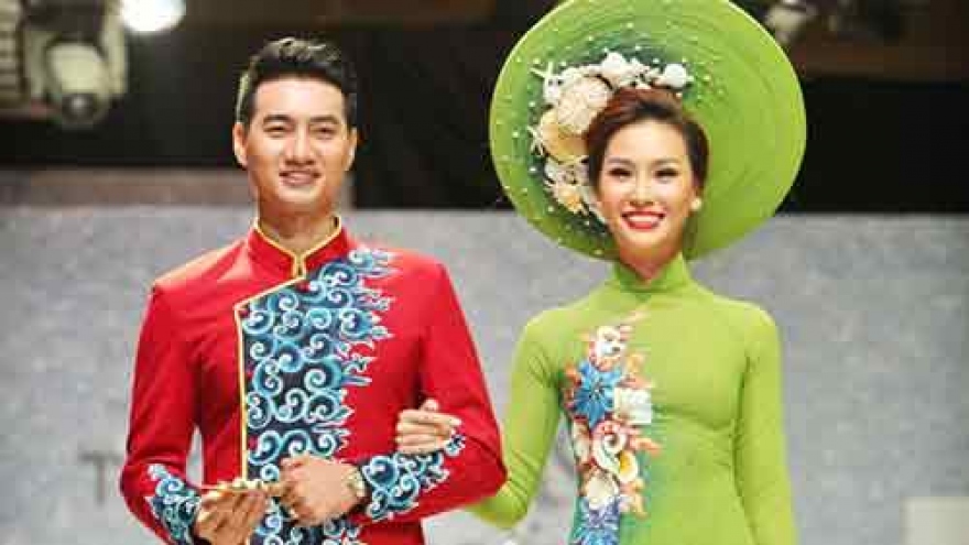 Ao Dai for couples on April fashion show