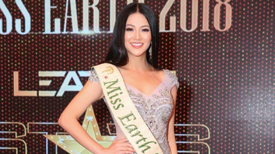Miss Earth Phuong Khanh graceful in HCM City event