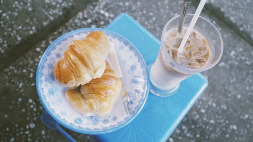 A Saigon café milks a 'different' breakfast habit
