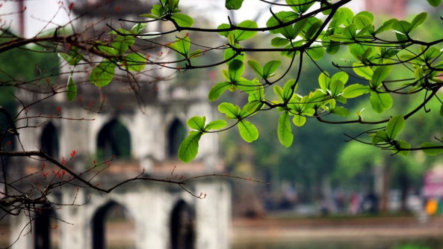 Le Bich’s photos are reminiscent of Hanoi