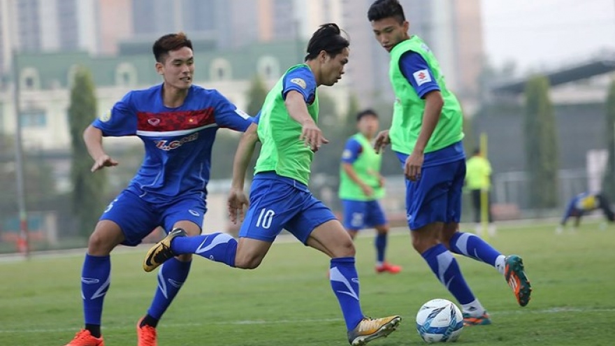 Vietnam’s U23 football team take training in Hanoi