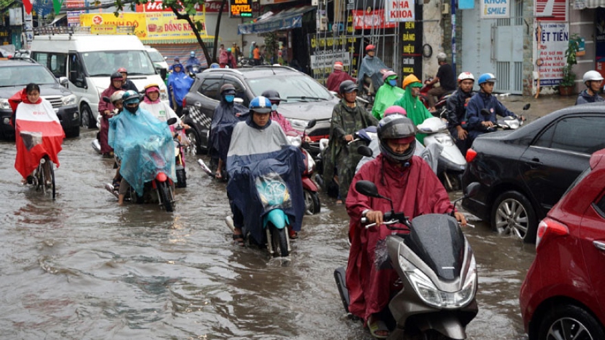 After heavy rains overnight, Saigoneers wake up to flooded streets