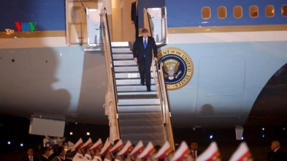 US President arrives in Vietnam for DPRK-USA summit