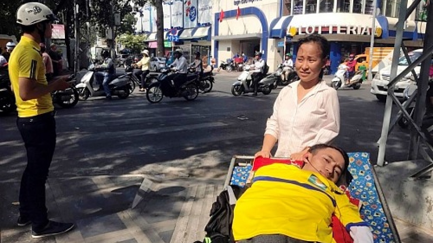 Vietnamese supporter never gives up football zeal despite disability