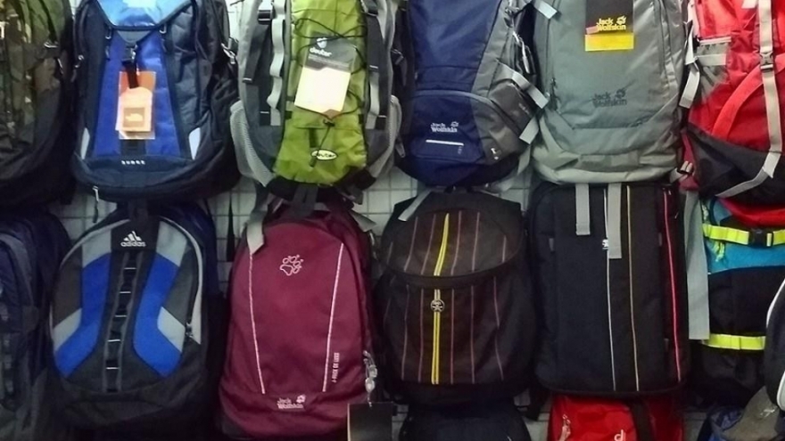 Vietnam becomes leading exporter of bags, suitcases