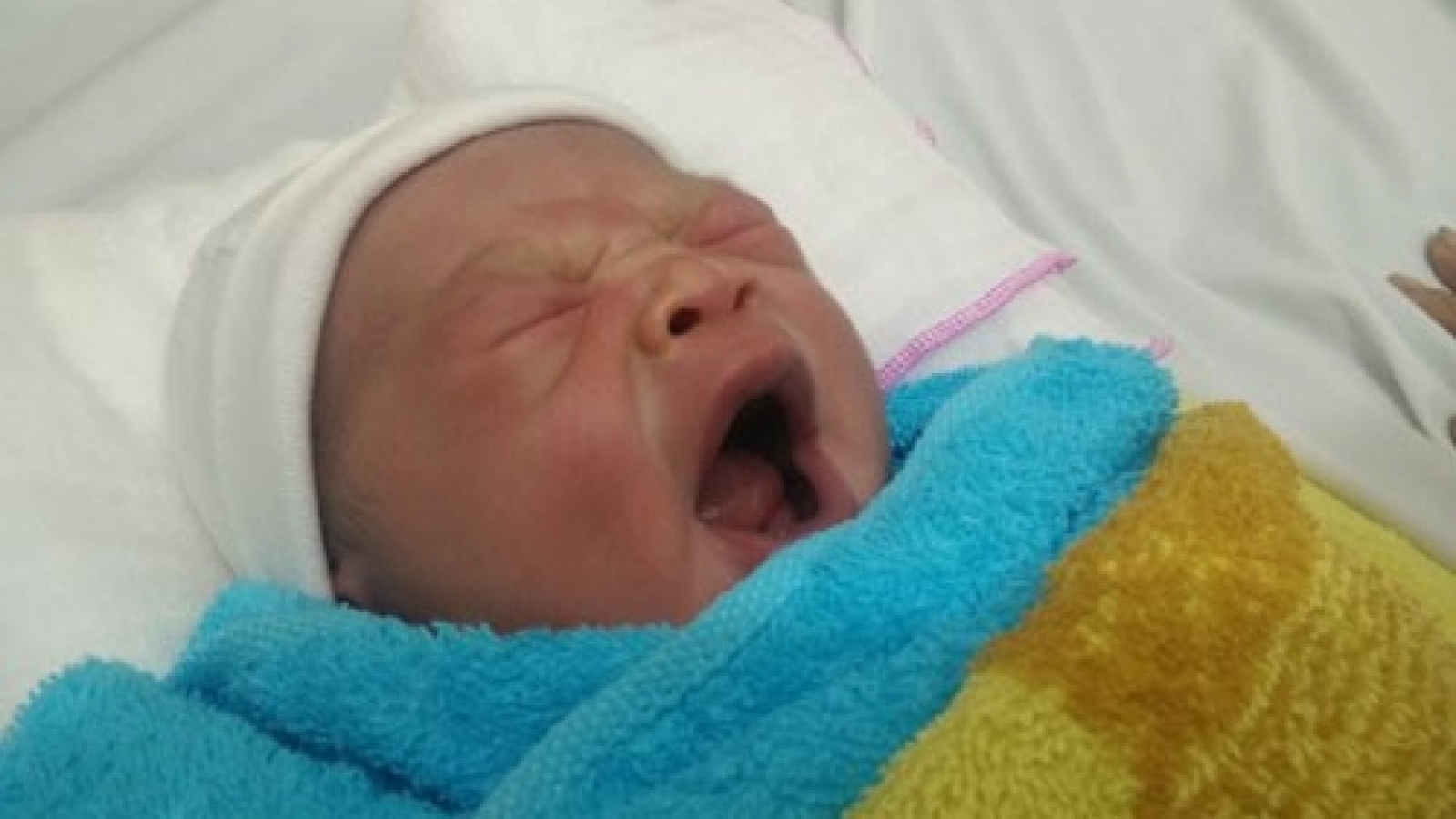 Vietnam launches first official breast milk bank