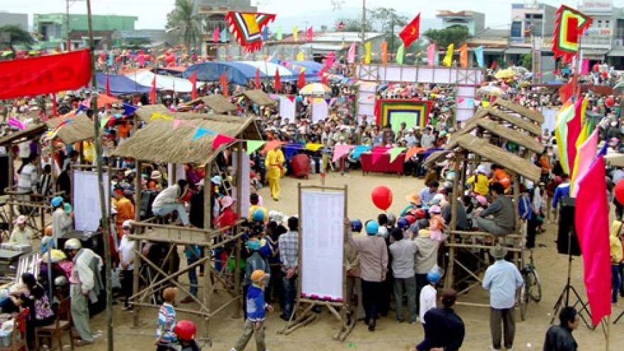 Vietnam seeks new way for sustainable preservation of heritages