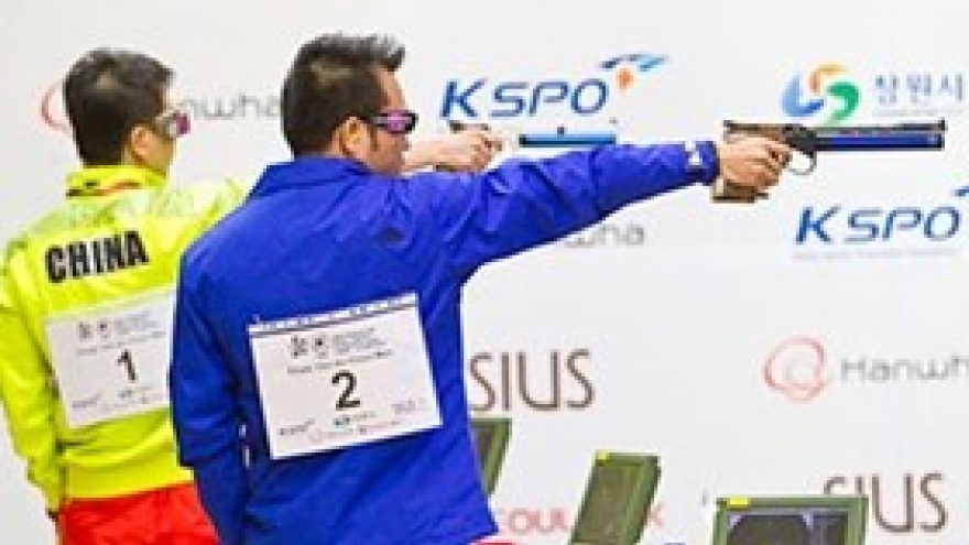 Vietnamese shooter sets new record in Fort Benning