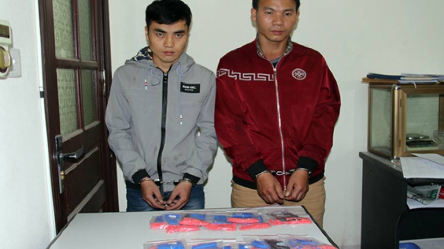 Police arrest meth smugglers carring 4,000 pills in northern Vietnam