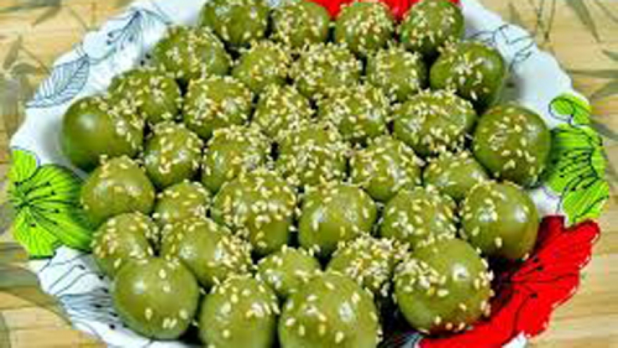 Can Tho cake festival offers sweet way to celebrate spring