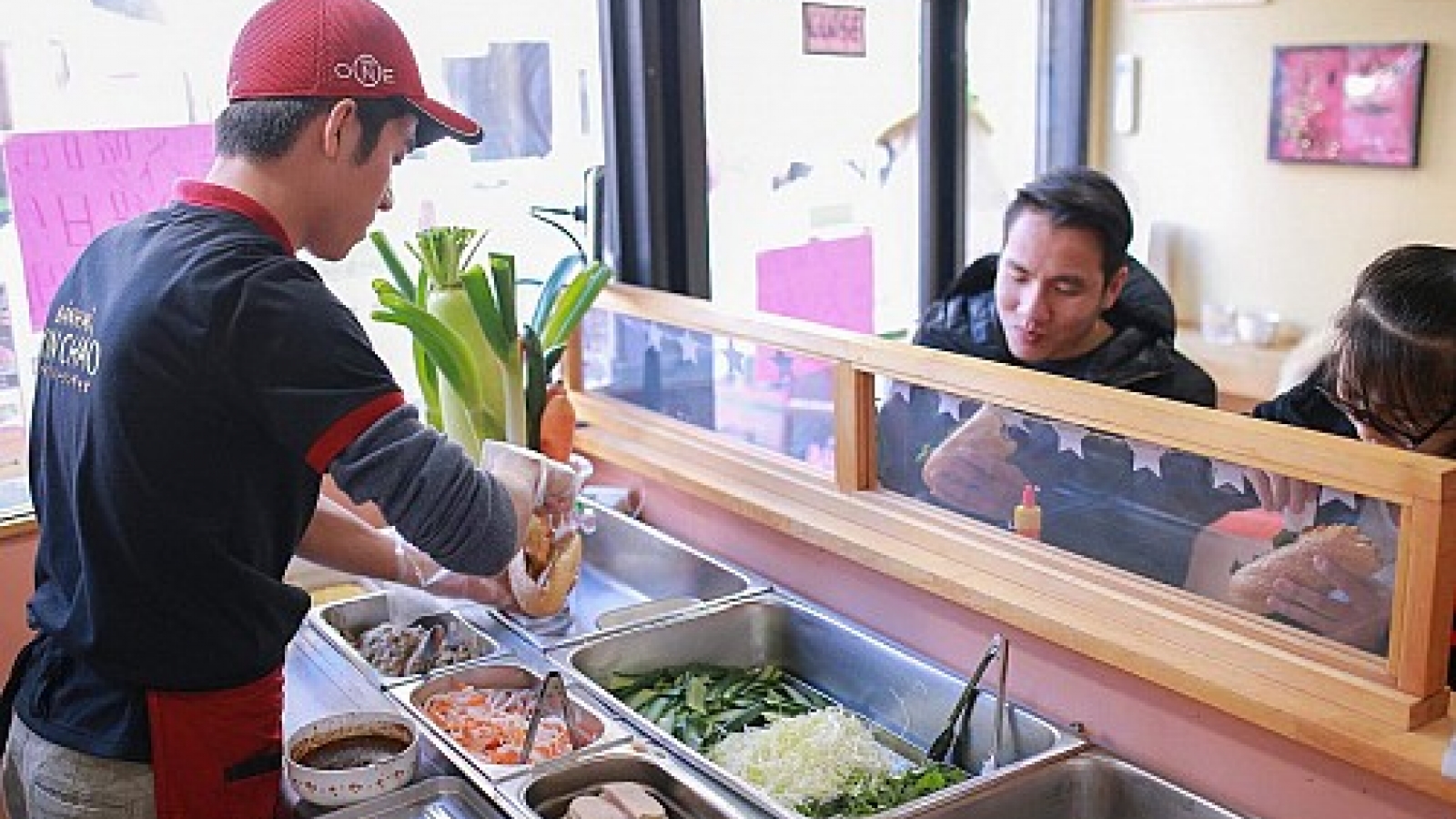 Brothers fill Japanese stomachs with delicious Vietnamese ‘banh mi’