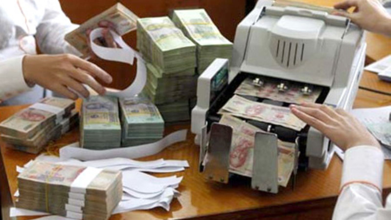 Banks move to decrease borrowing costs again