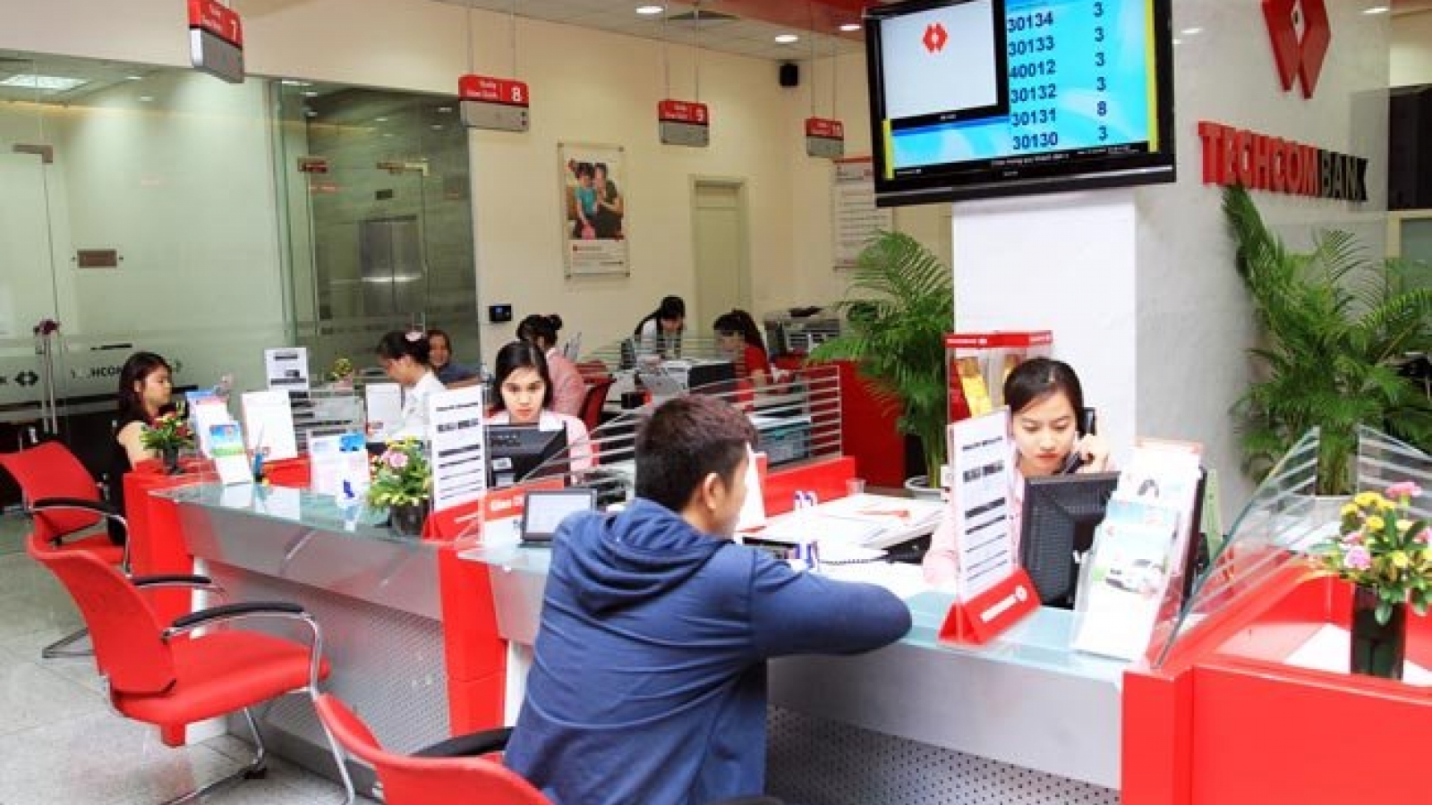 Foreign funds flow back to banking