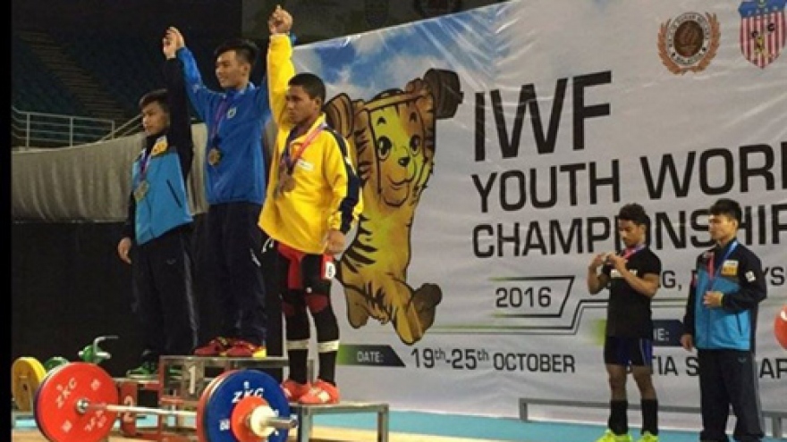 Vietnam wins two golds at weightlifting championship