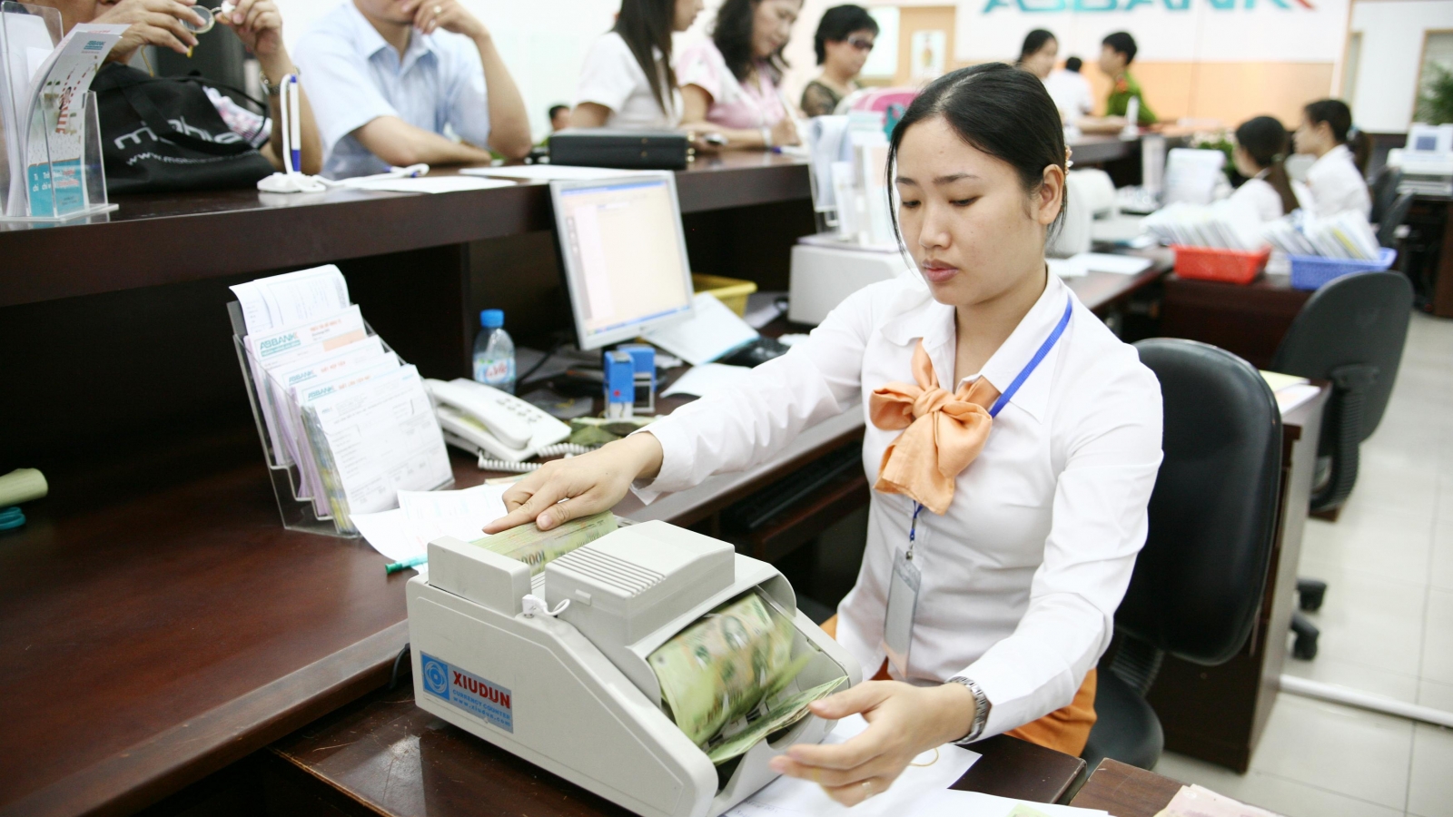Banks raise deposit rates ahead of SBV rules