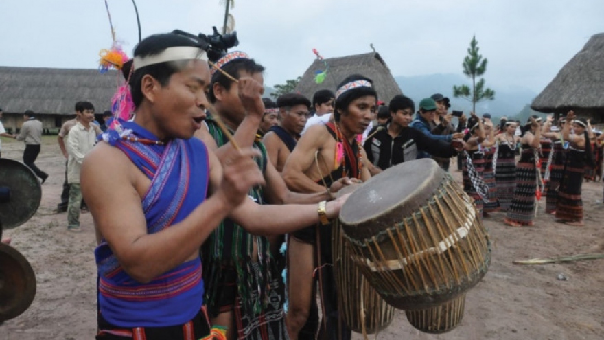 Gongs and drums of the Co Tu