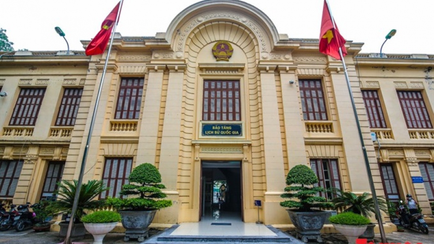 FVH tour around Revolutionary Museum