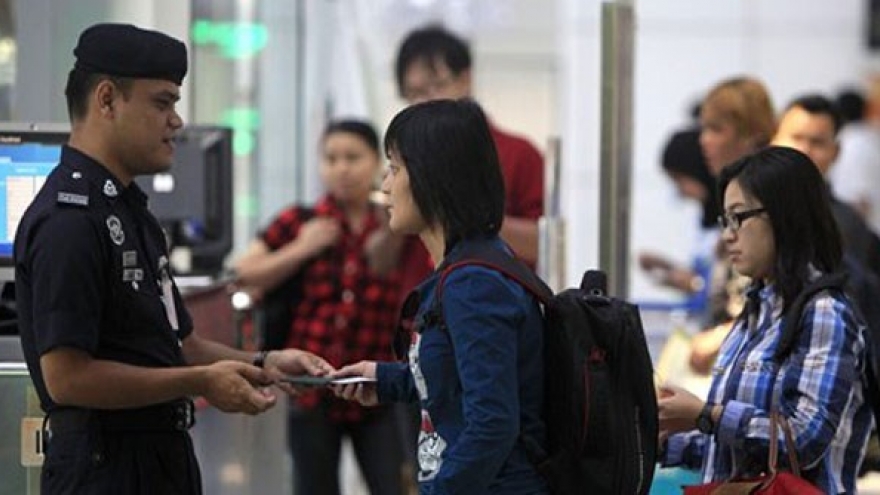 Malaysia arrests 6 suspected illegals