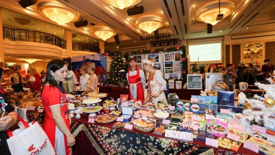 HCM City Consular Club hosts charity bazaar