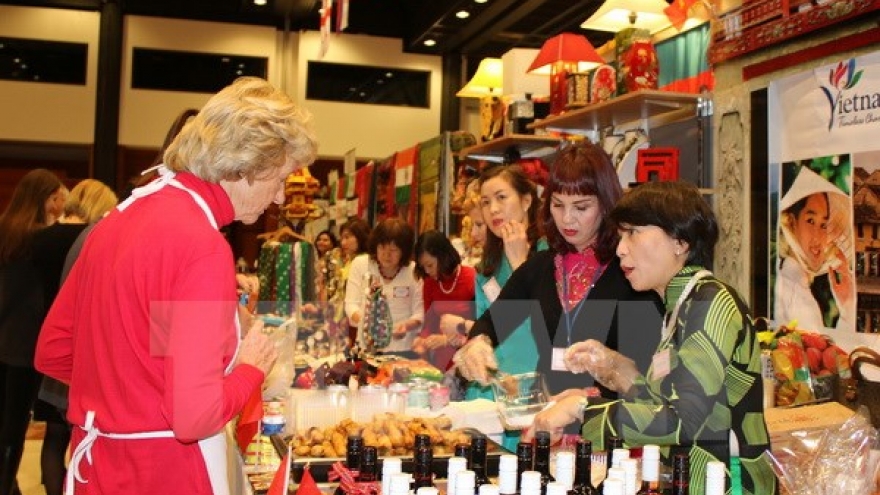Diplomat spouses hold annual charity bazar in Prague