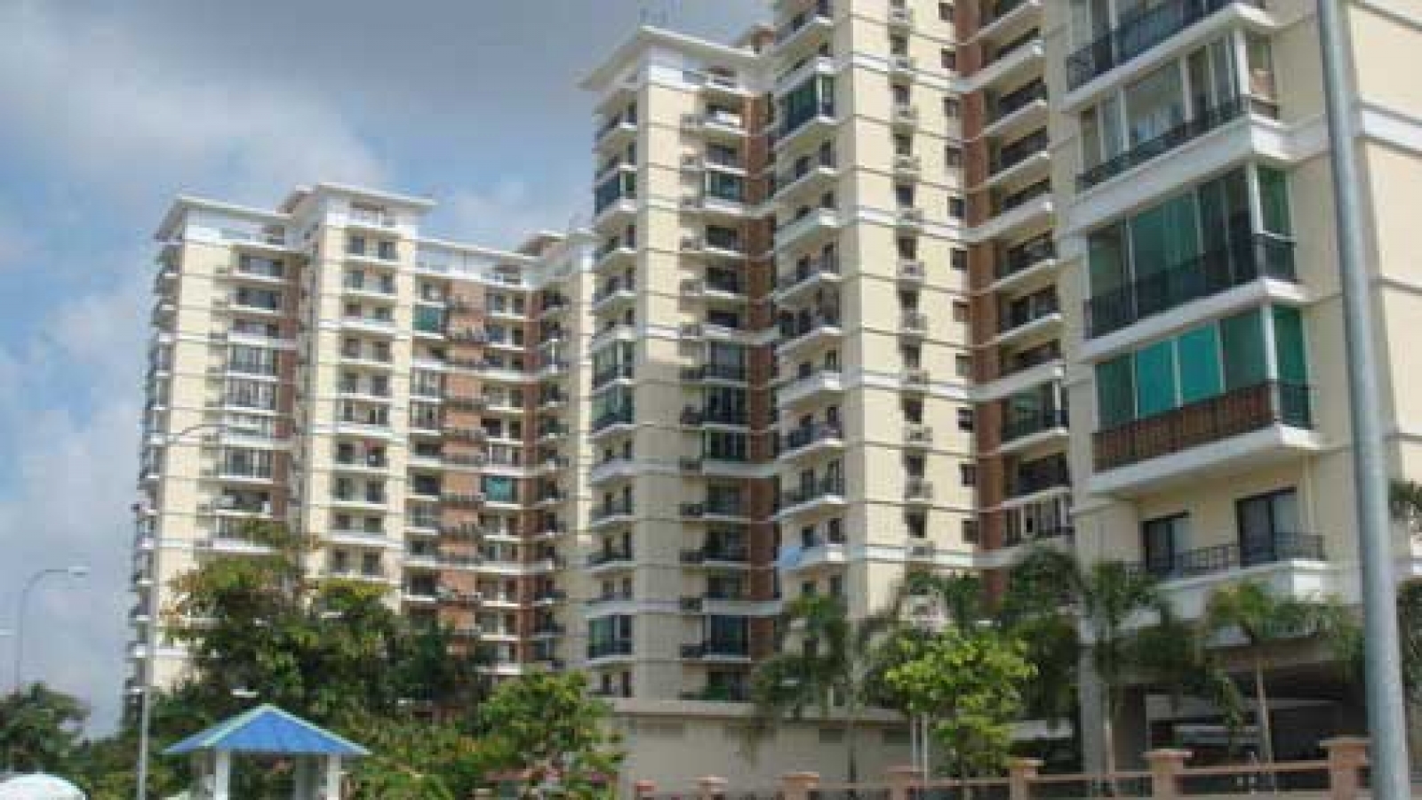 CBRE: Luxury apartment supply surges