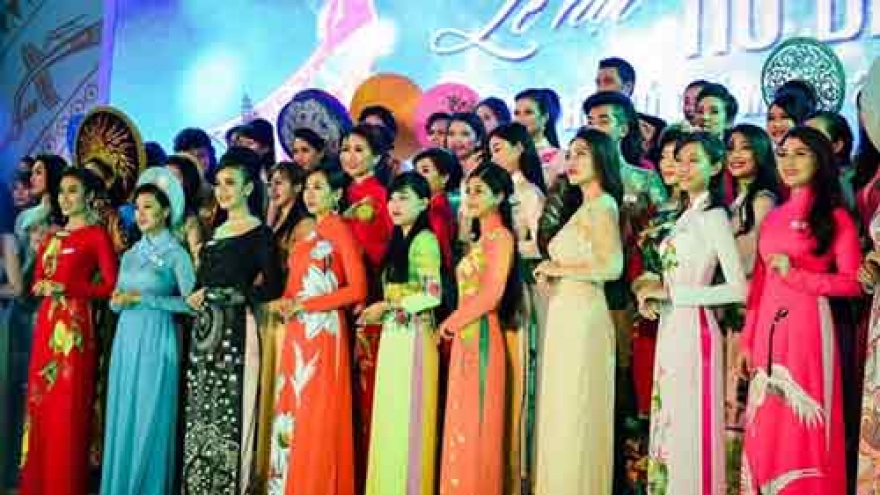 Festival honours ao dai based on songs by Trinh Cong Son