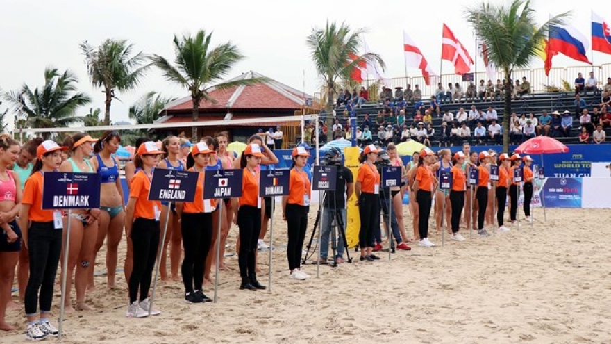Int’l female beach volleyball tournament kicks off in Quang Ninh