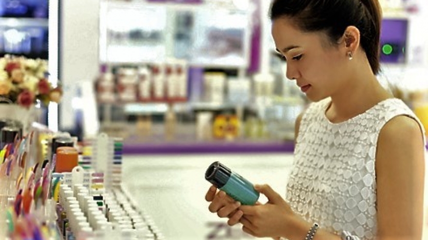 Vietnamese brands look plain as foreigners wear the beauty industry crown