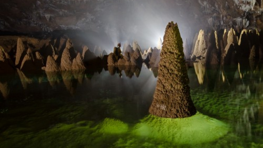 
        Clip: Foreign Ambassadors ready for Son Doong journey
                              