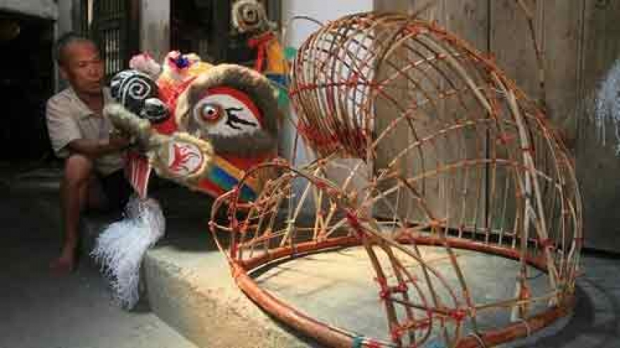 Mid-autumn photo show opens in Old Quarter