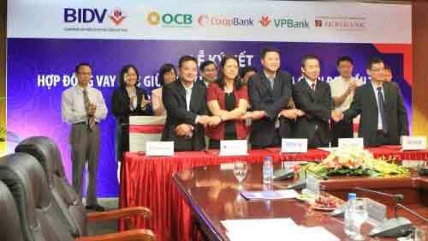 BIDV signs secondary loan contract with four banks