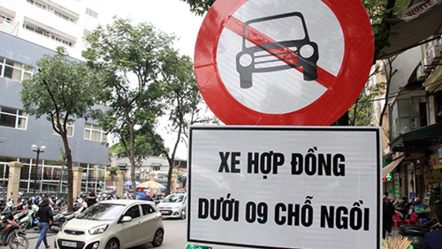 Hanoi bans Uber, Grab cars from 'no taxis' roads
