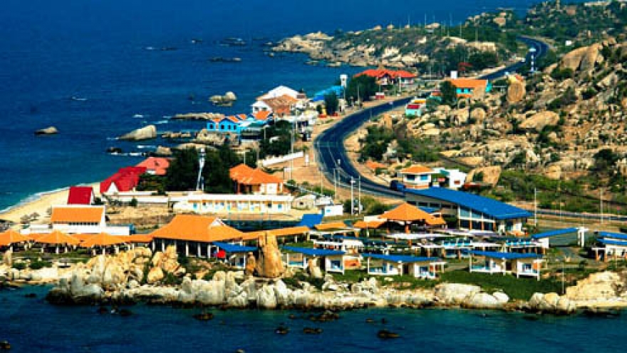 Binh Thuan lures large number of holiday-makers