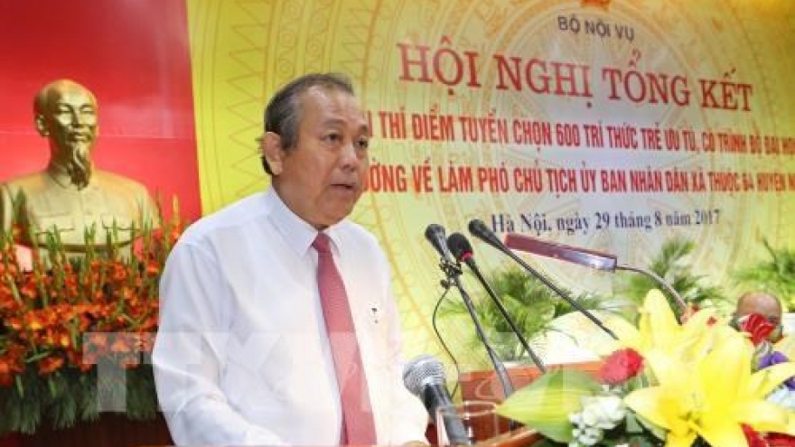 Young intellectuals praised for excellent performance in poor communes