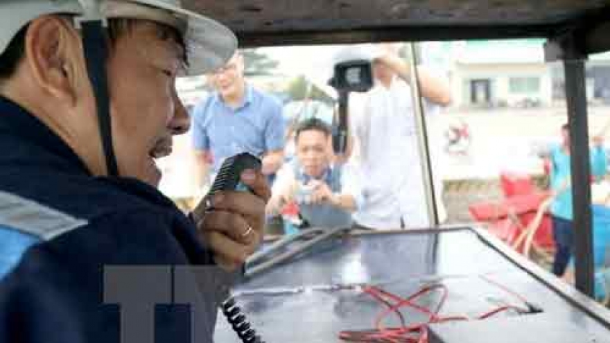 
        Binh Dinh province helps fishermen locate fishing areas
                              