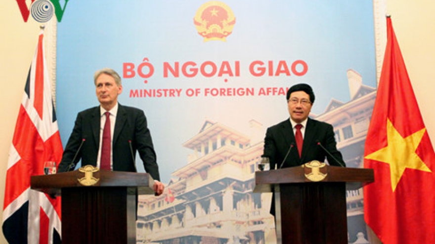 UK, Vietnam mull over ways to foster strategic partnership