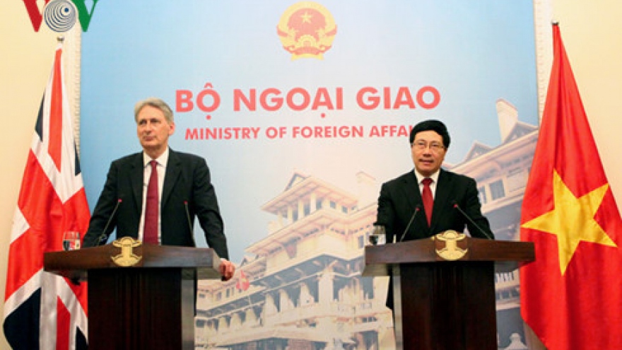 UK, Vietnam mull over ways to foster strategic partnership