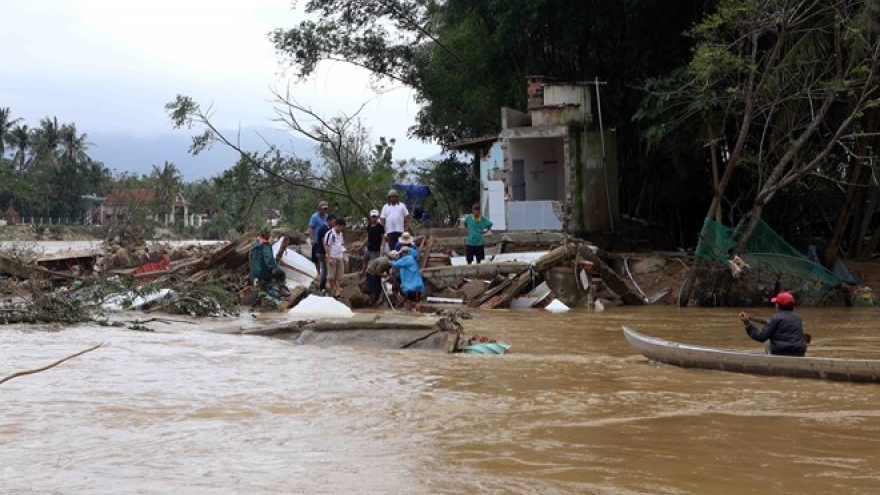 Government allocates rice to flood victims in Binh Dinh