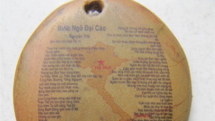 Imprinting impressions on sea shells