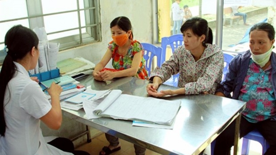 Hanoi needs effective measures to reduce third child birth rate