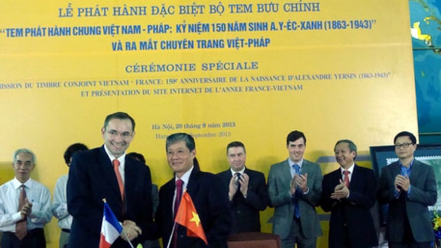  Special stamp range marks Vietnam-France ties  
