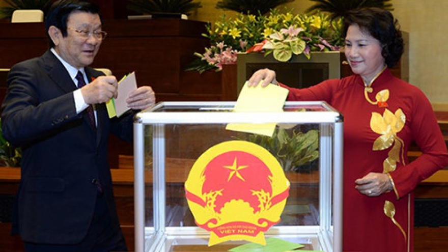 
        Lawmakers consider dismissal of Cabinet members
                              