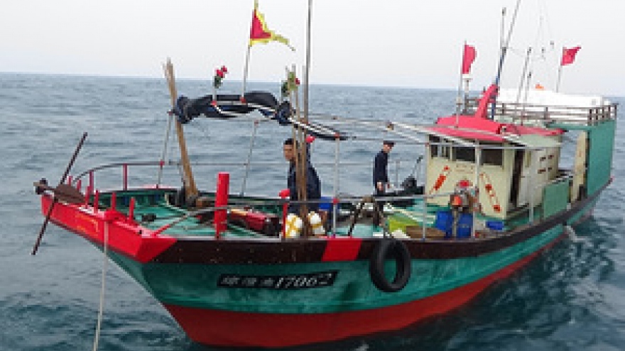 Vietnam searches for 3 Indonesians missing in boat incident