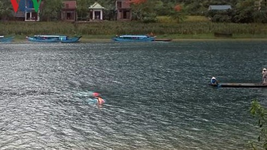 Woman dies as tornado sinks two tour boats in Quang Binh