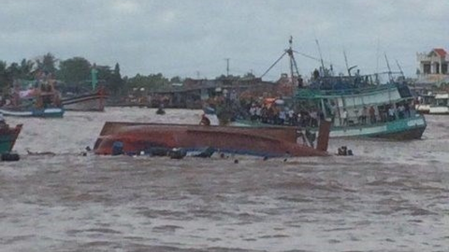 Boat capsizes, 2 killed in Nghinh Ong fest tragedy