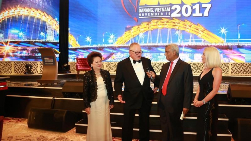 US billionaire Bob Parsons pledges more support for Vietnamese children
