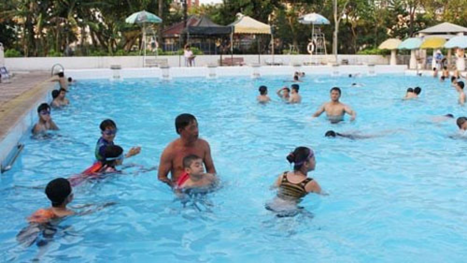 HCM City schools to offer swimming lessons